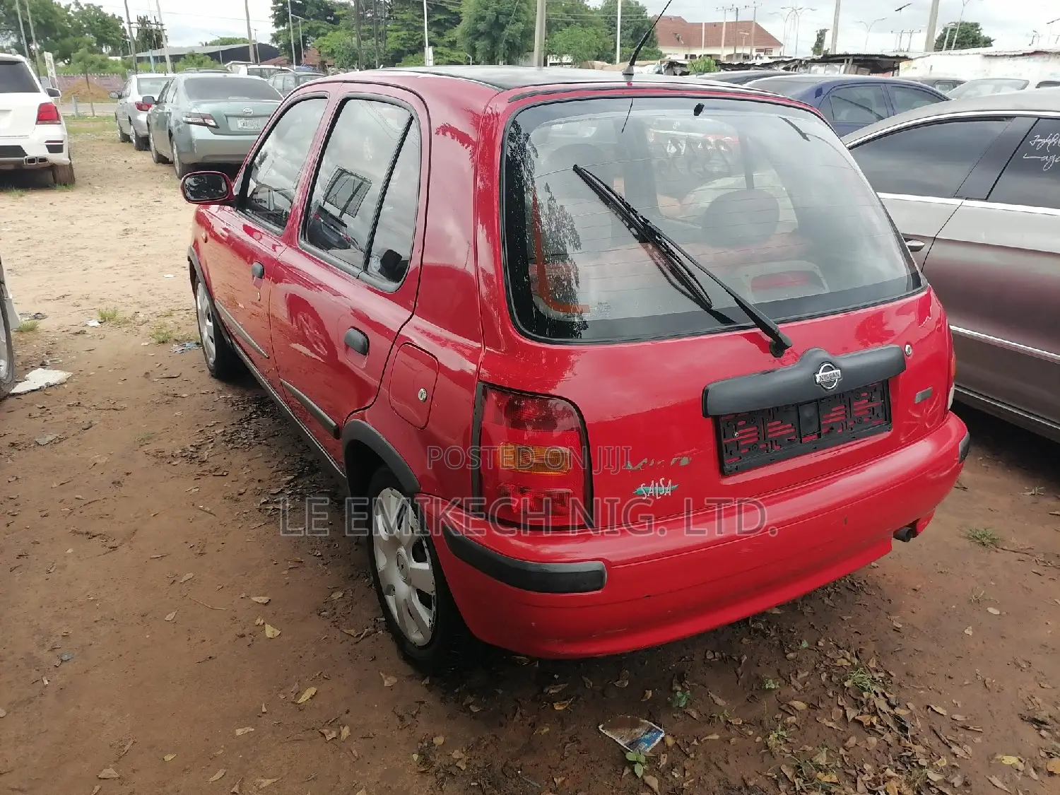 Nissan Micra 2000 Red