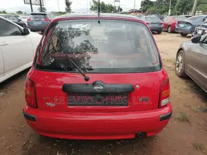 Nissan Micra 2000 Red