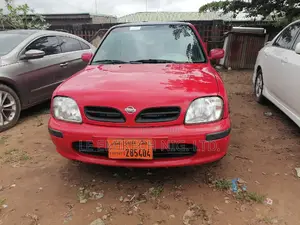 Nissan Micra 2000 Red