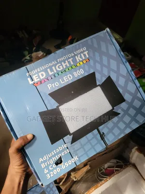 Professional Light Led 800 With Batteries
