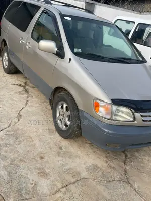 Toyota Sienna 2002 Silver