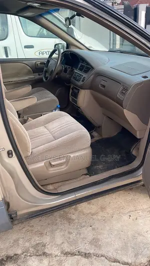 Toyota Sienna 2002 Silver