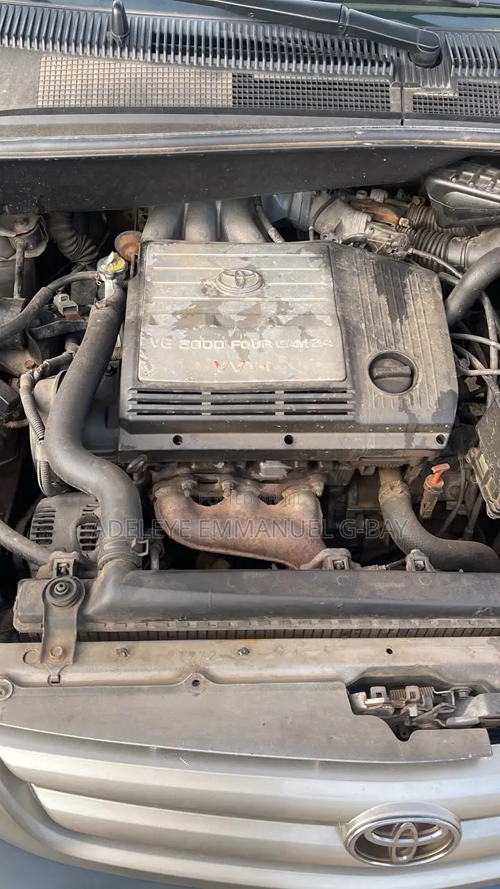 Toyota Sienna 2002 Silver