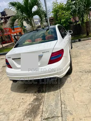 Mercedes-Benz C300 Luxury Sedan RWD (3.0L 6cyl 7A) 2009 White