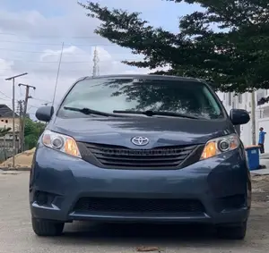 Toyota Sienna 2013 Blue