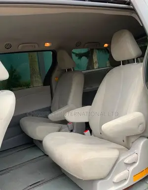 Toyota Sienna 2013 Blue