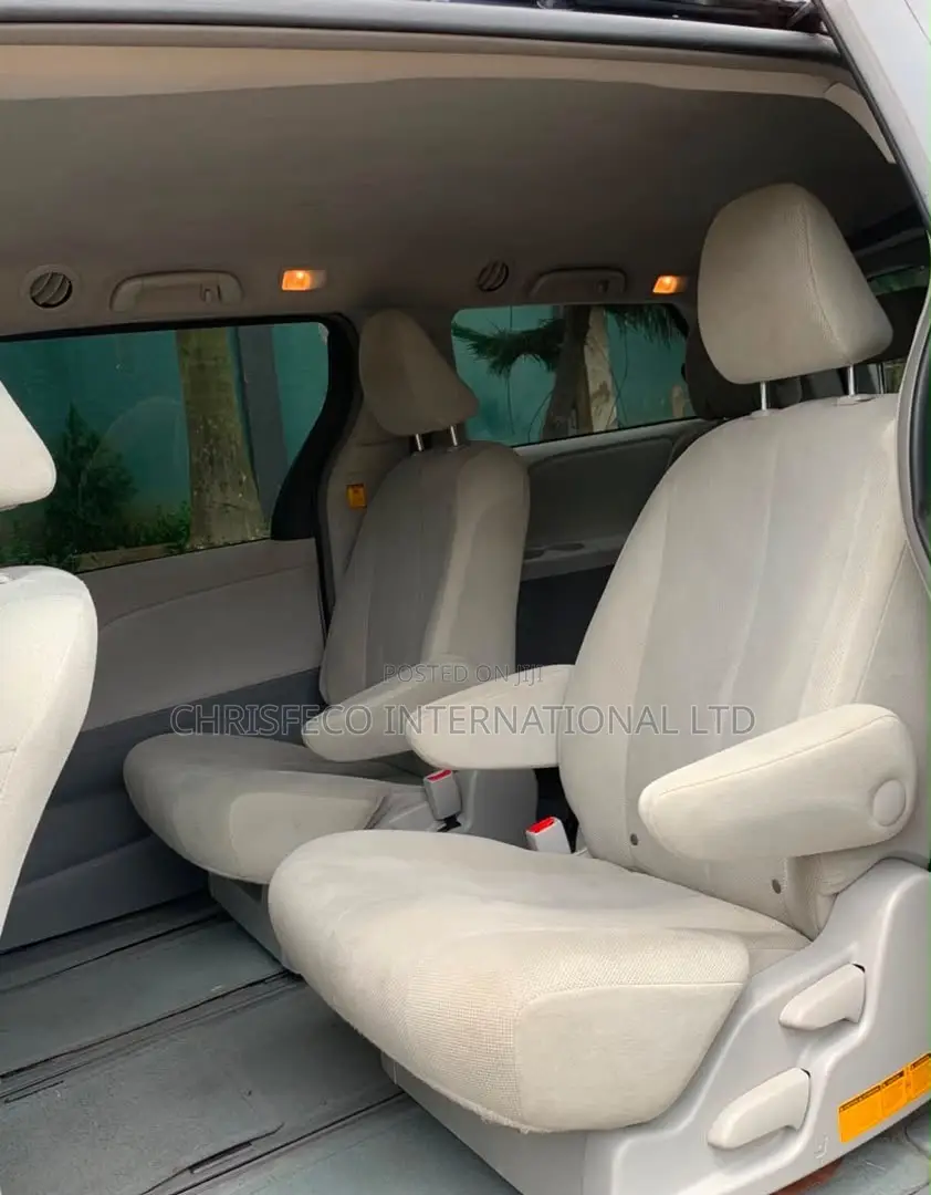 Toyota Sienna 2013 Blue