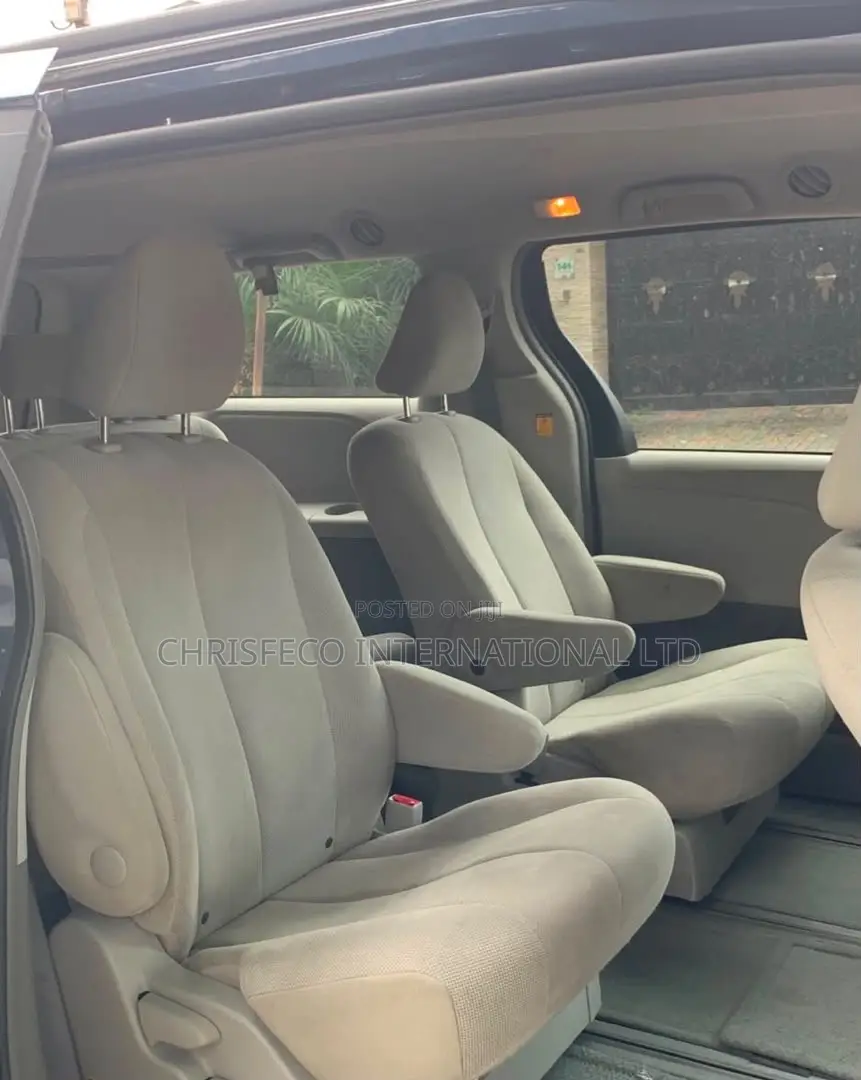 Toyota Sienna 2013 Blue