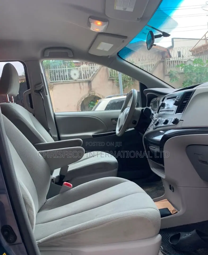 Toyota Sienna 2013 Blue