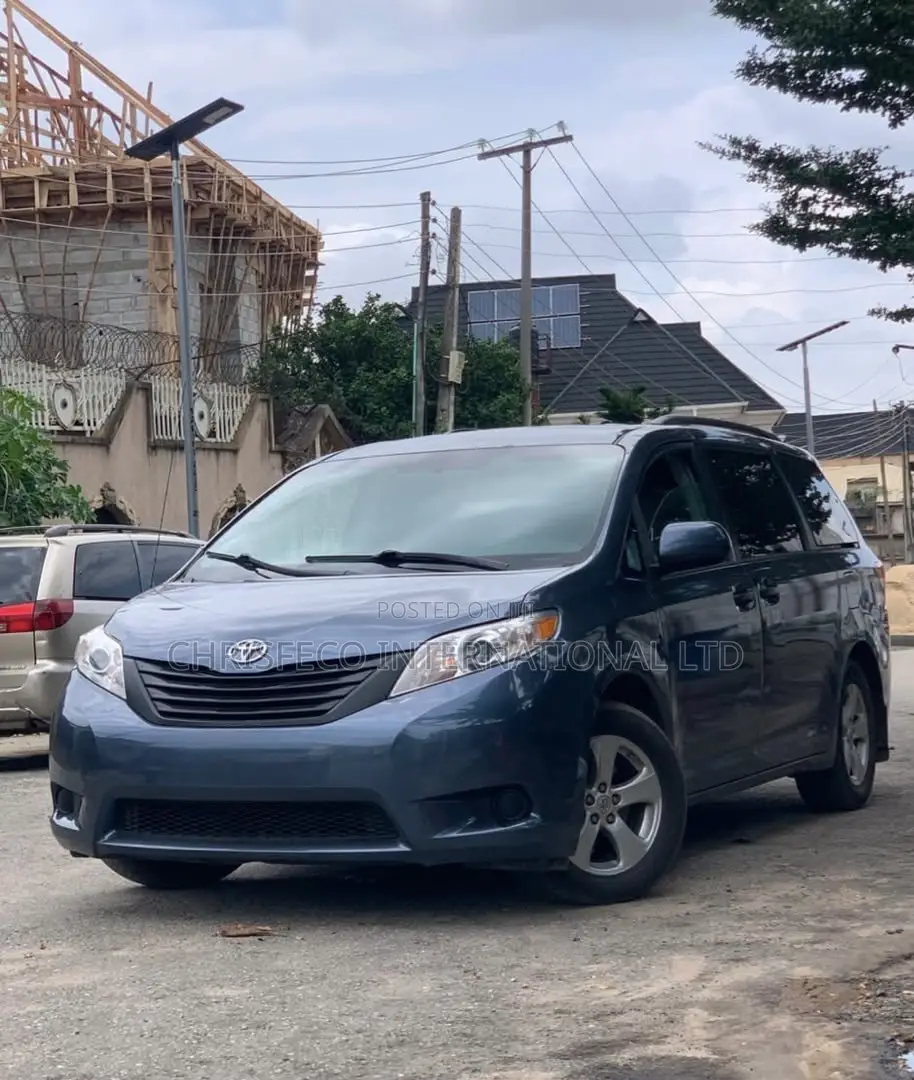 Toyota Sienna 2013 Blue