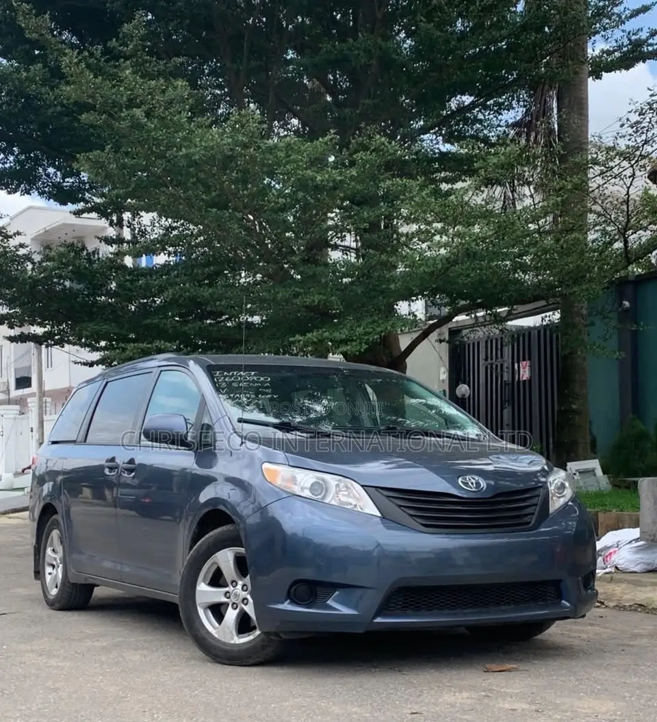 Toyota Sienna 2013 Blue