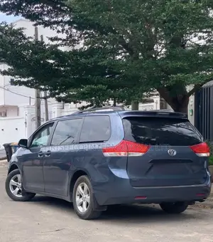 Toyota Sienna 2013 Blue