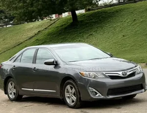 Toyota Camry SE 4dr Sedan (2.5L 4cyl 6A) 2014 Gray