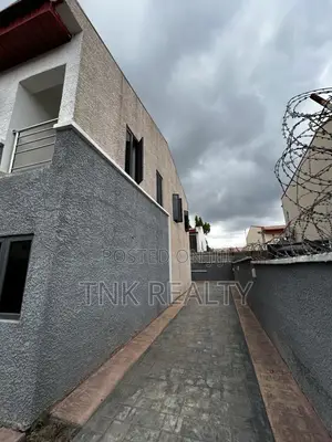 4bdrm Duplex in Kado for sale
