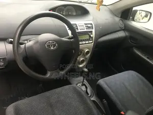 Toyota Yaris 1.0 VVT-i 2007 Gray