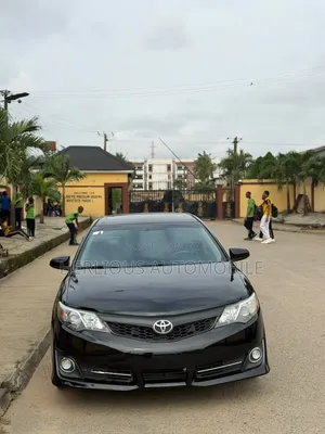 Toyota Camry SE 4dr Sedan (2.5L 4cyl 6A) 2014 Black