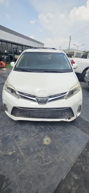 Toyota Sienna 2016 White