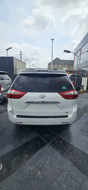 Toyota Sienna 2016 White