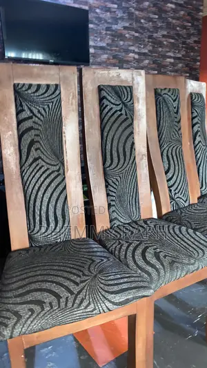 Neatly Used Dining Set