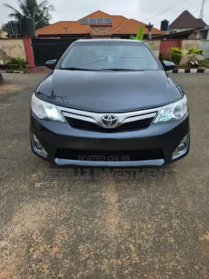 Toyota Camry XLE 4dr Sedan (2.5L 4cyl 6A) 2013 Gray