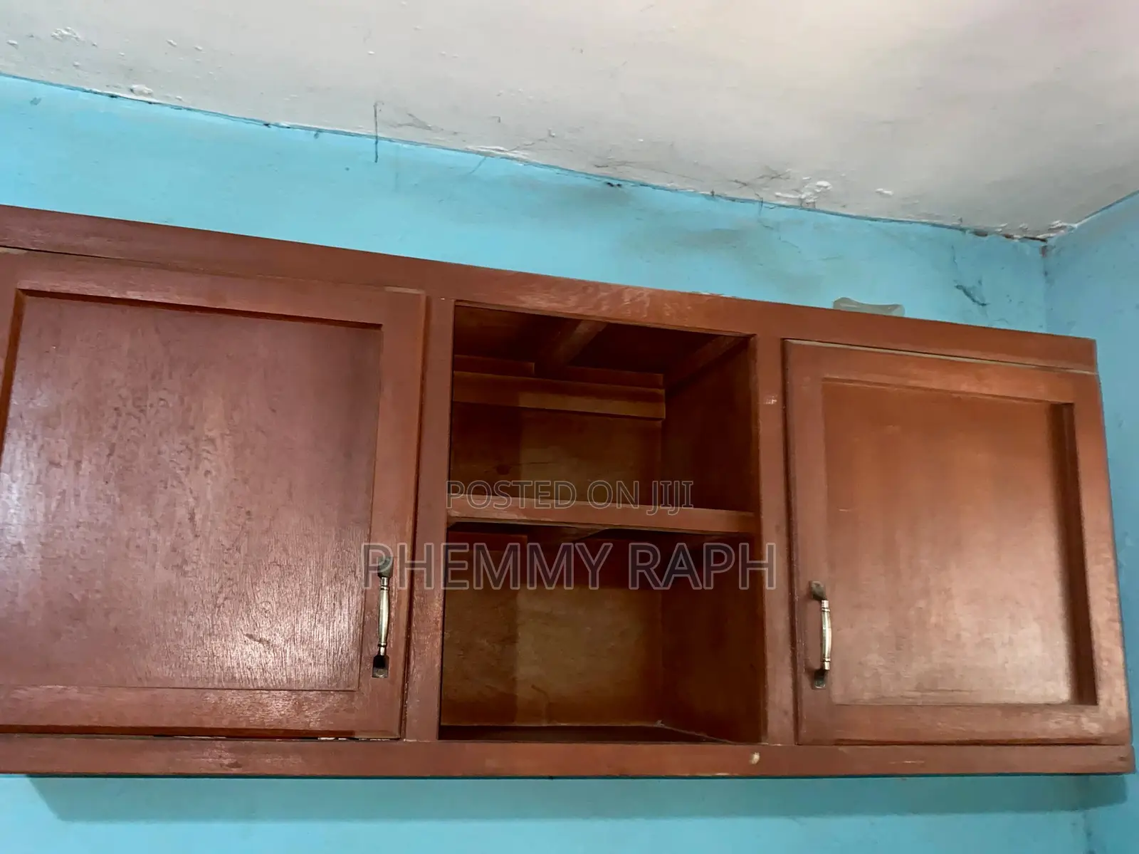 Neatly Used Kitchen Cabinet