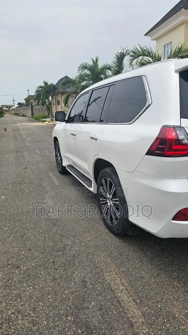 Lexus LX 2018 White