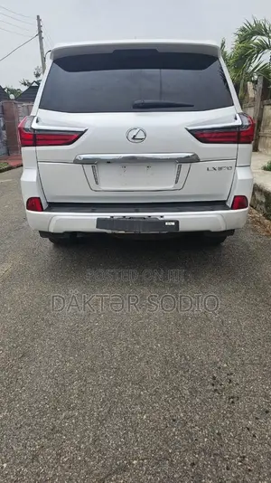 Lexus LX 2018 White