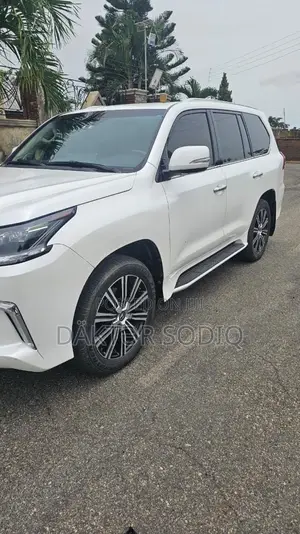 Lexus LX 2018 White