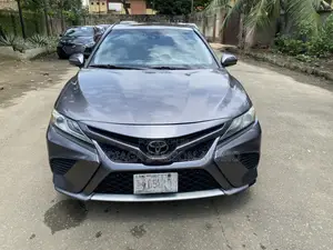 Toyota Camry XSE FWD (2.5L 4cyl 8AM) 2018 Beige