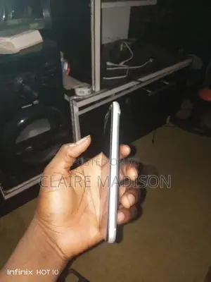Apple iPhone XR 64 GB White