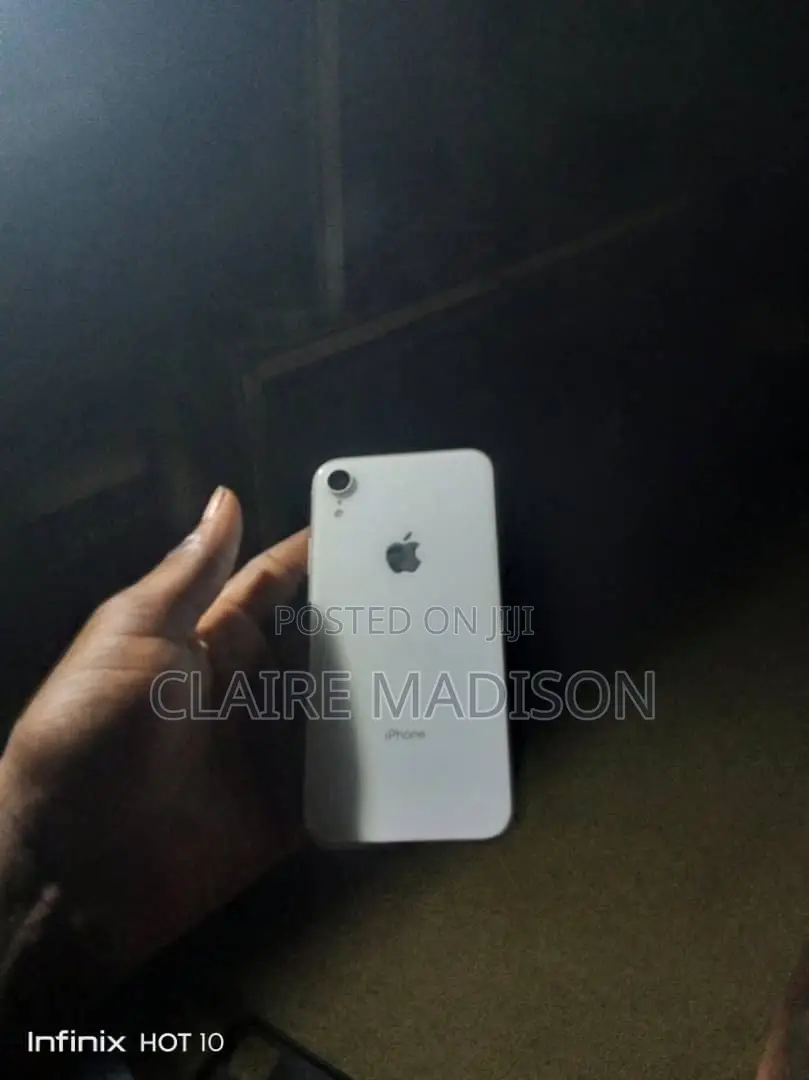 Apple iPhone XR 64 GB White
