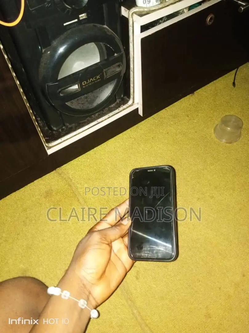 Apple iPhone XR 64 GB White