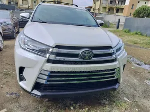 Toyota Highlander XLE 4dr SUV AWD (3.5L 6cyl 6A) 2015 White