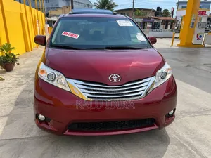Toyota Sienna XLE 8 Passenger (3.5L 6cyl 6A) 2016 Red