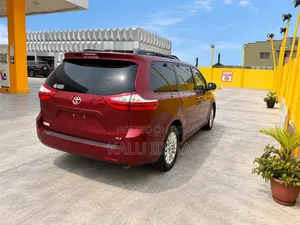 Toyota Sienna XLE 8 Passenger (3.5L 6cyl 6A) 2016 Red