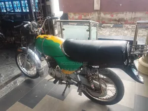 Bajaj Boxer 125 2021