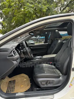 Toyota Camry XSE V6 FWD (3.5L 6cyl 8AM) 2018 White