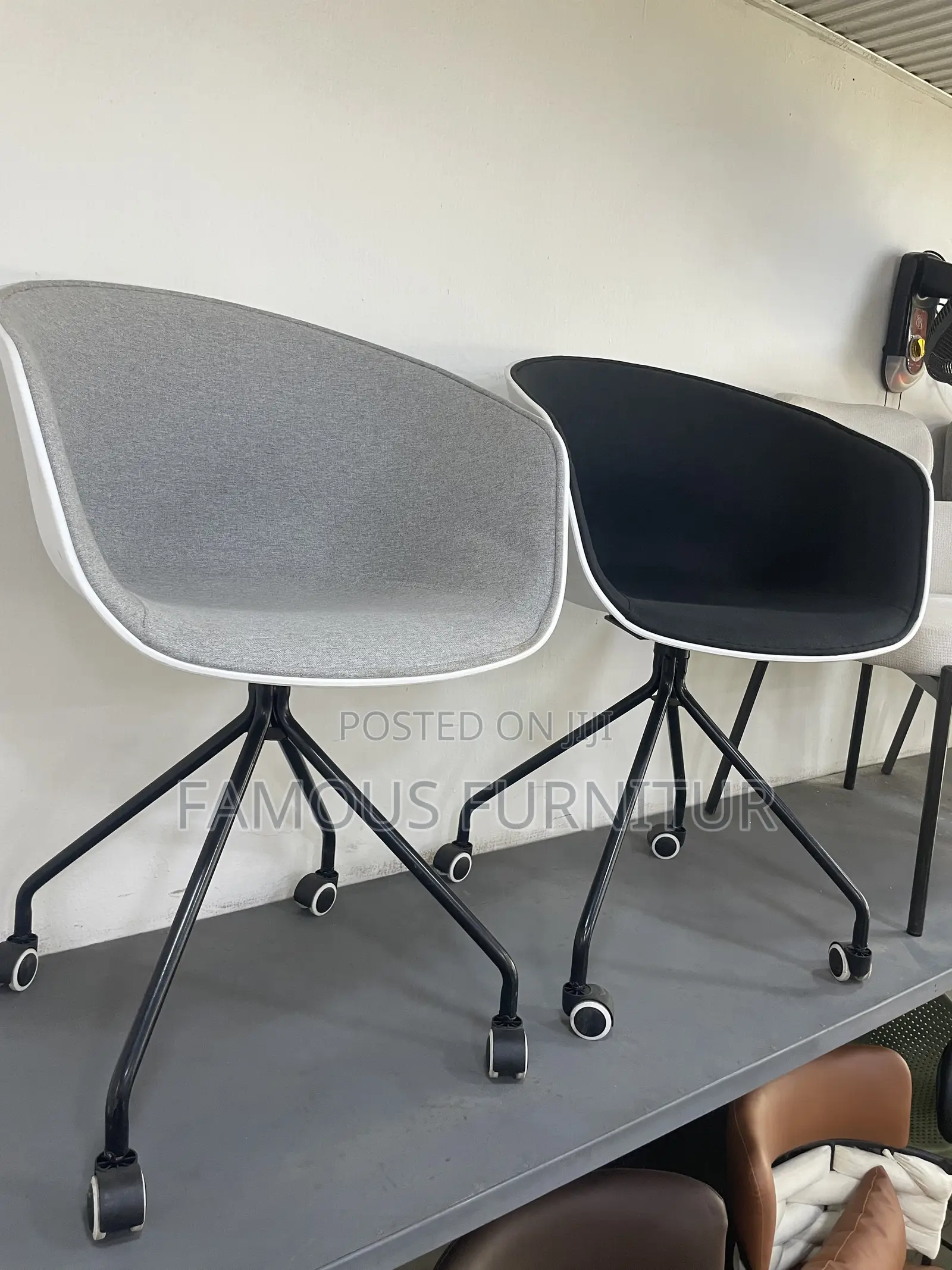 Modern Rolling Swivel Bucket Chairs Feature an Ergonomic Curve
