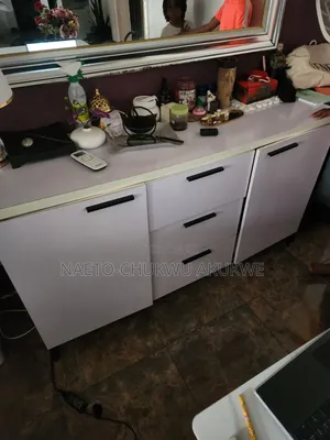 Dinning Chest