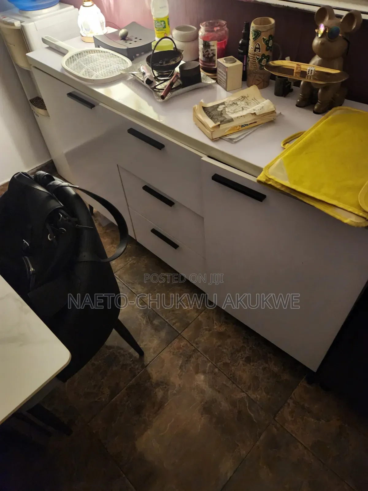 Dinning Chest