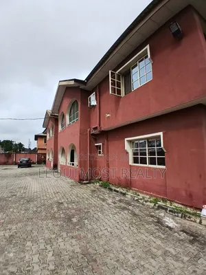 Spacious 3-Bedroom Flat at Ologunfe