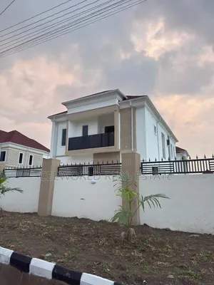 5bdrm Duplex in Kolapo Ishola Gra, Akobo for sale