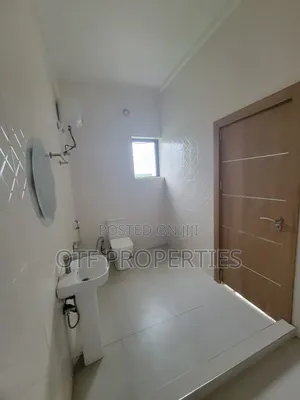 4bdrm Duplex in Idu Industrial for rent