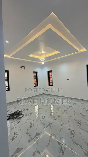 5bdrm Duplex in Opebi for sale