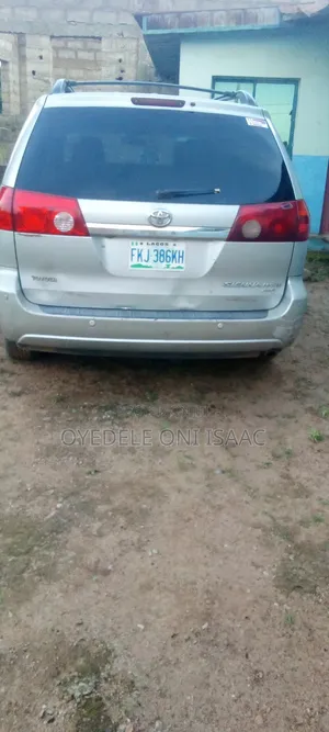 Toyota Sienna 2009 Gray