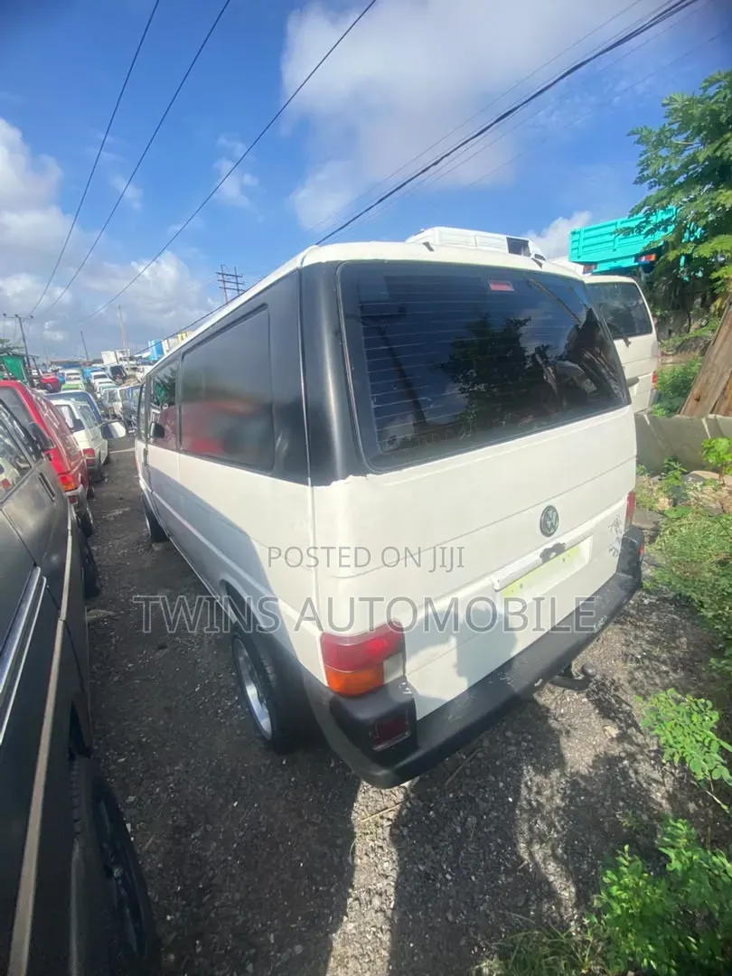 Volkswagen Transporter 2002 White
