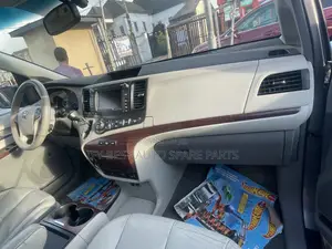 Toyota Sienna XLE 7 Passenger Mobility 2012 Silver