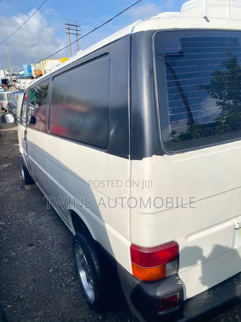Volkswagen Transporter 2002 White