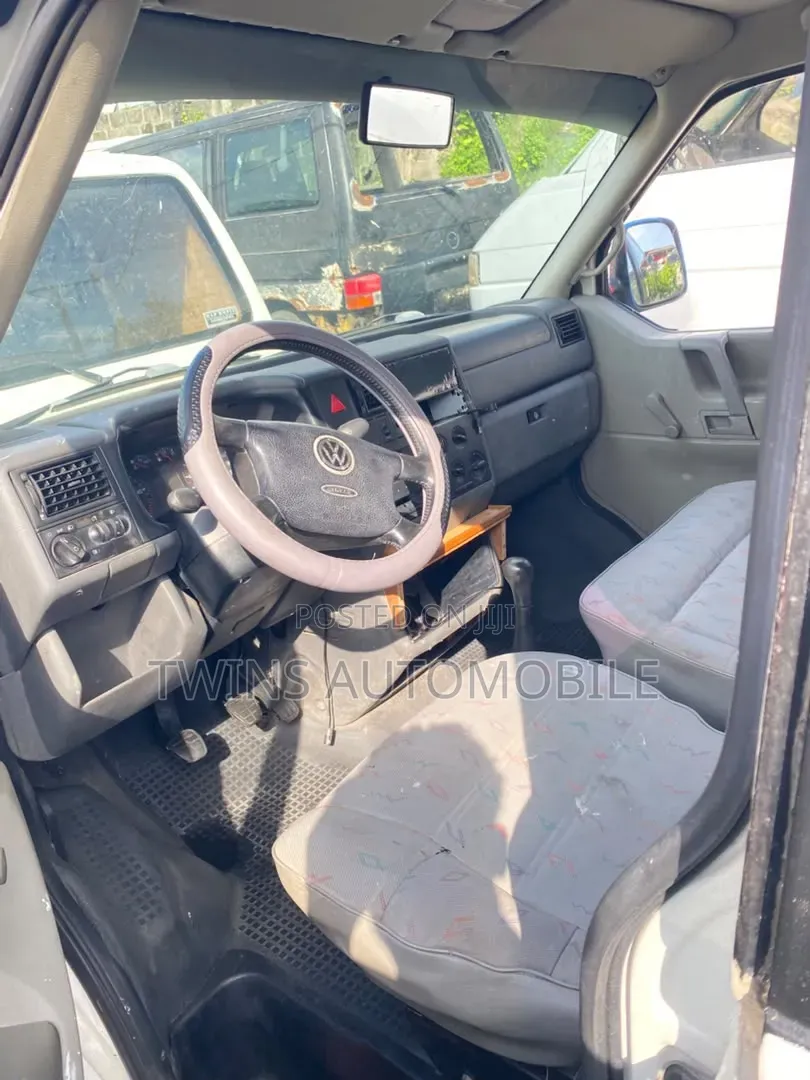 Volkswagen Transporter 2002 White