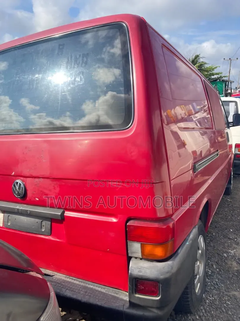 Volkswagen Transporter 2003 Red